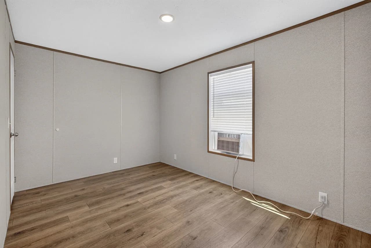 Ozark bedroom home features