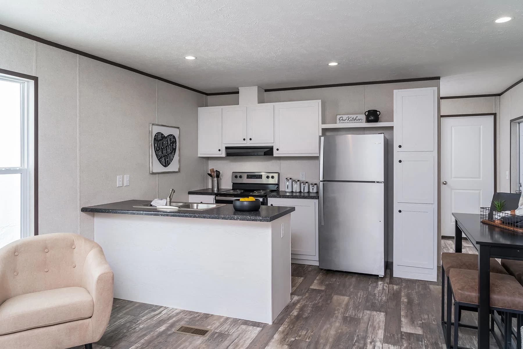 Vertex kitchen home features