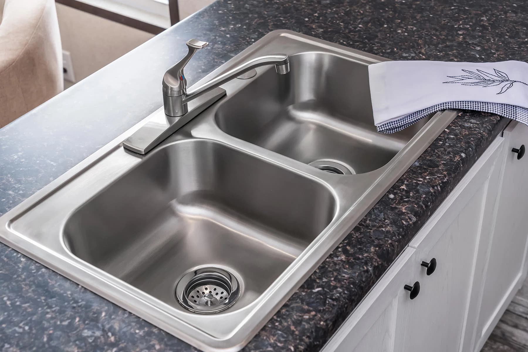 Vertex kitchen home features