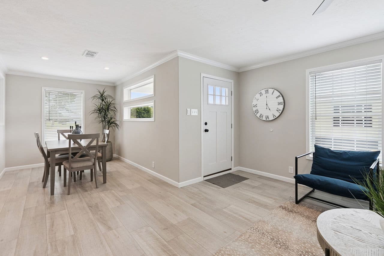 Driftwood  home features