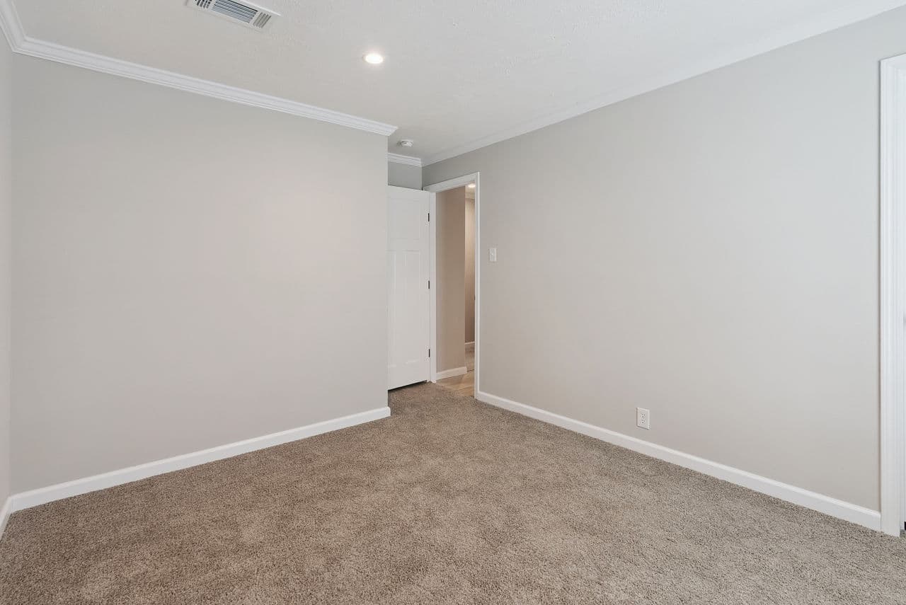 Driftwood  home features