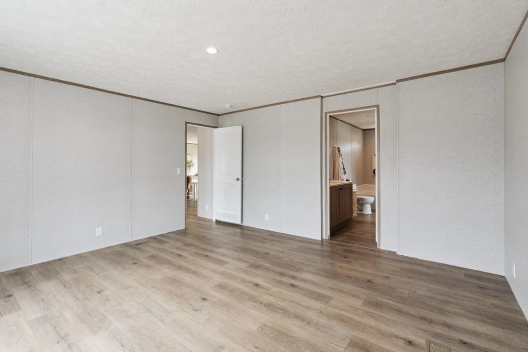 Carlisle bedroom home features