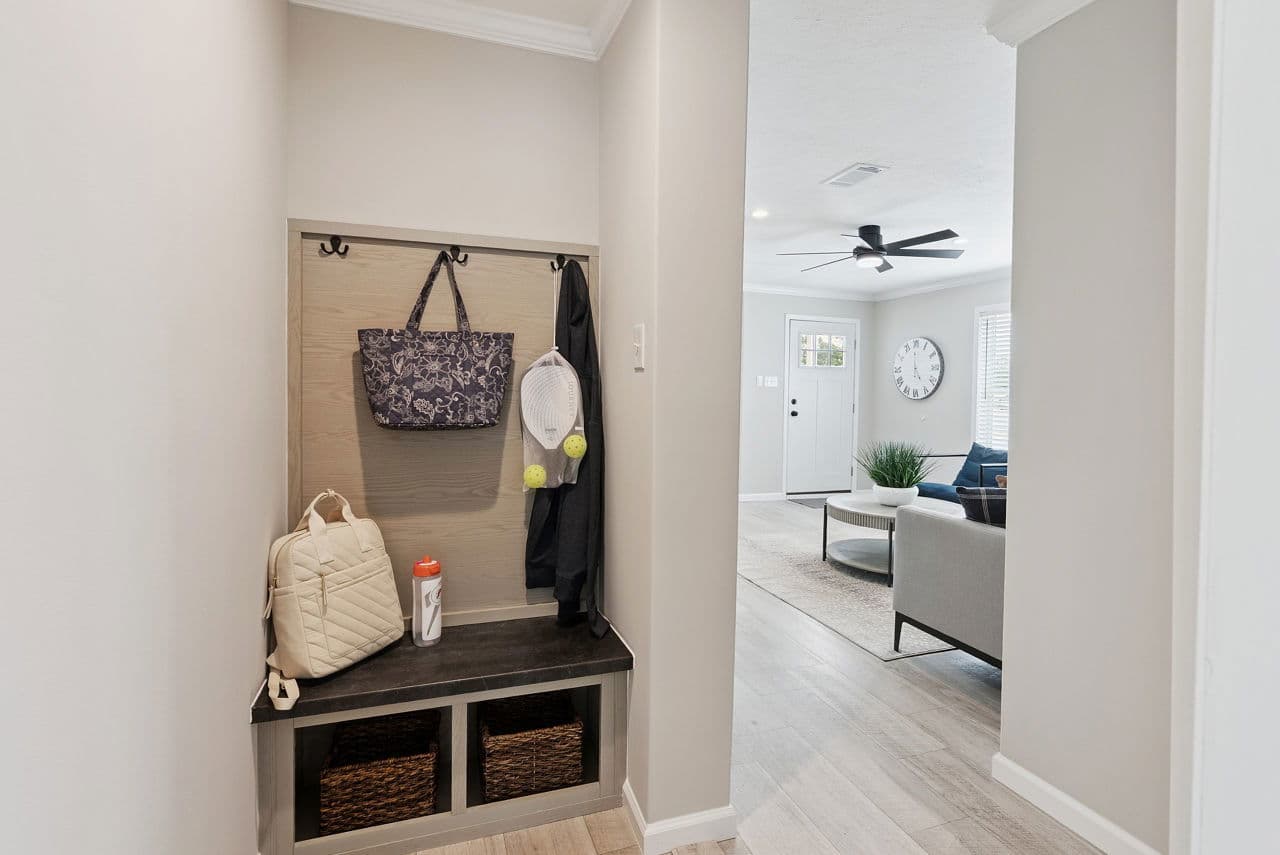 Driftwood  home features