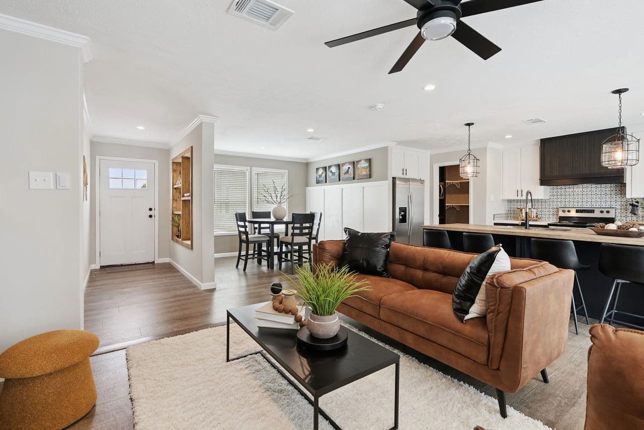 Blue sky  home features