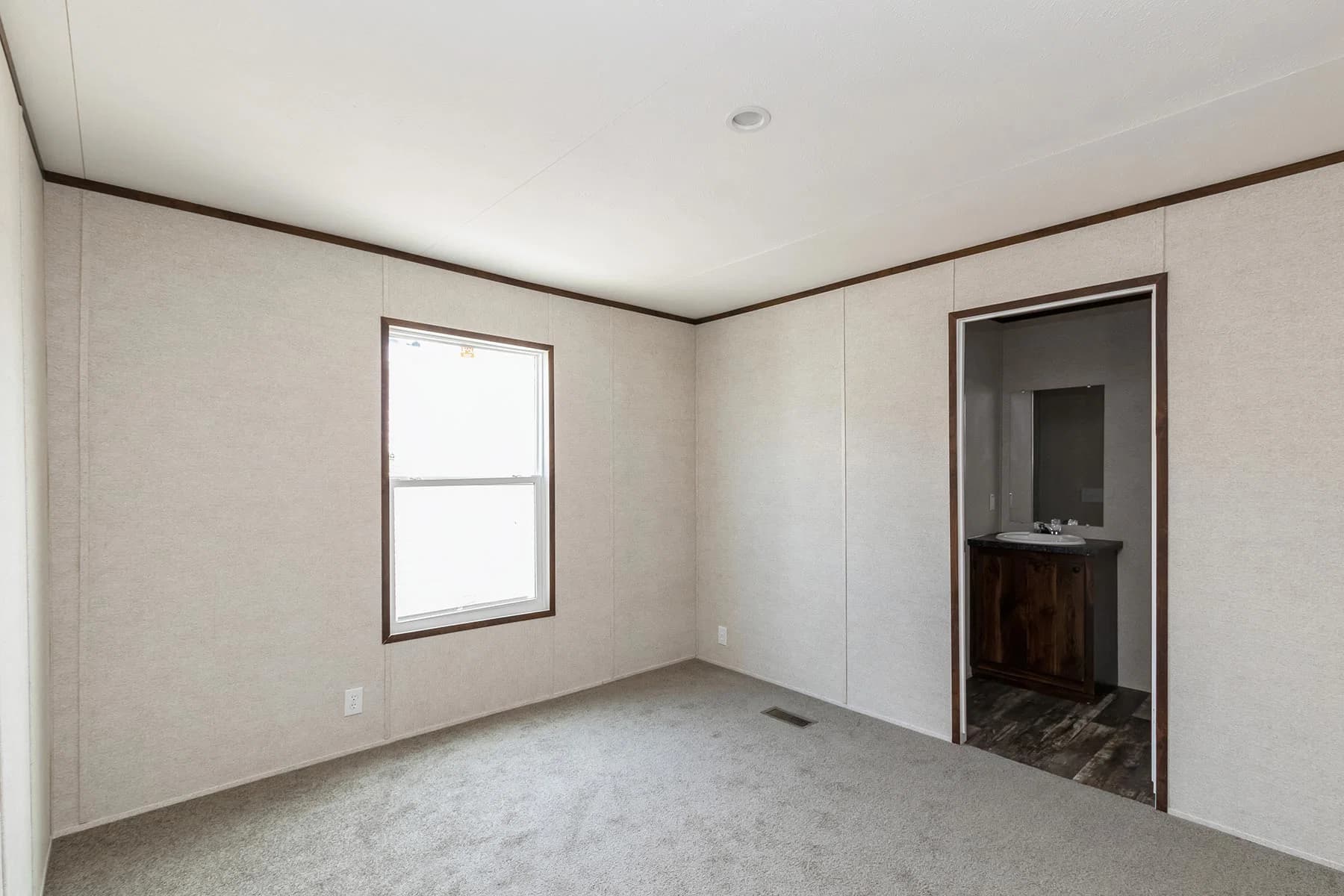 Summit bedroom home features