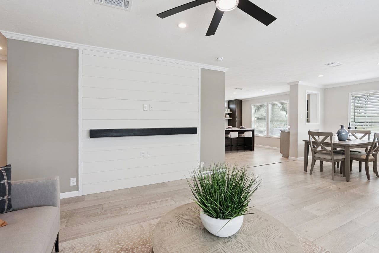 Driftwood  home features