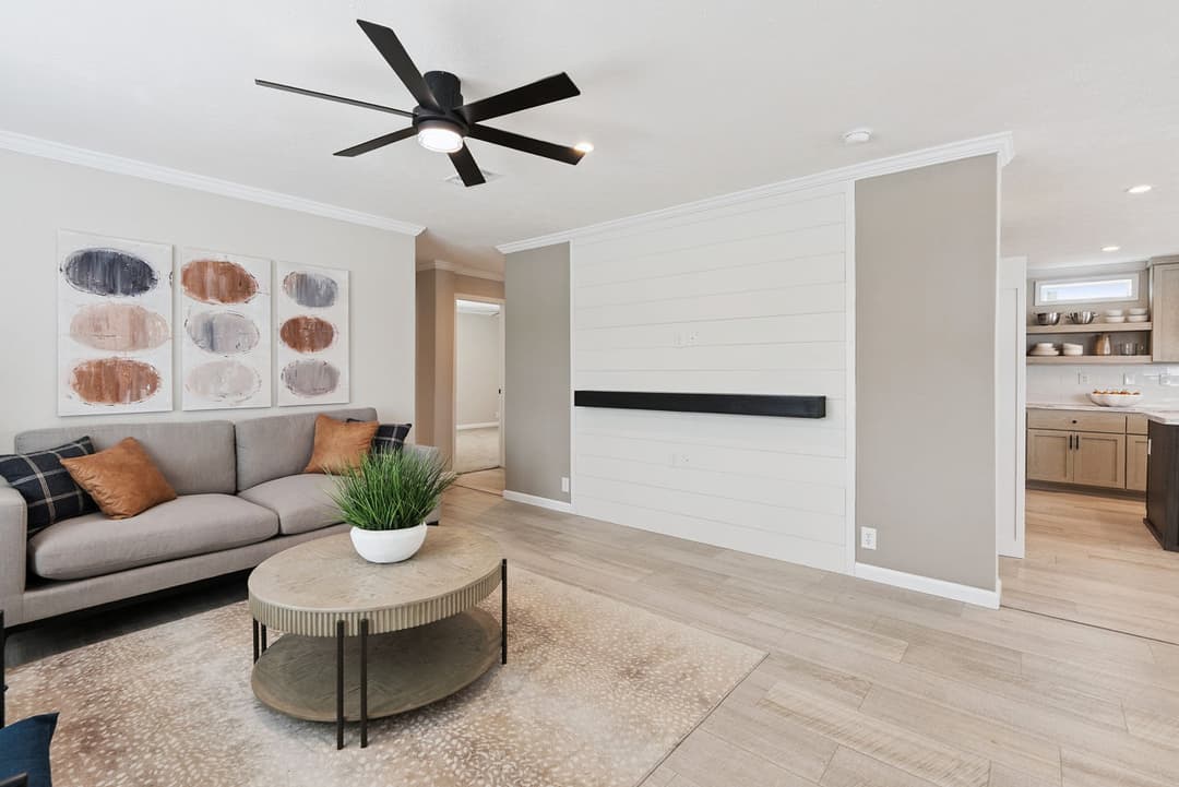 Driftwood interior home features