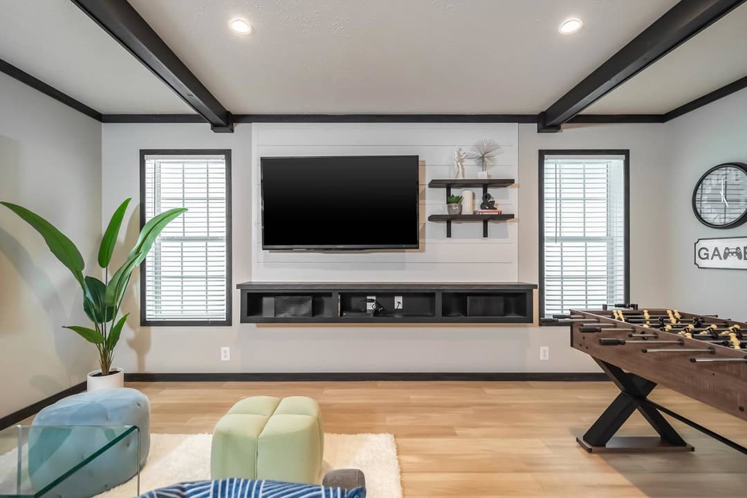 Cascade interior home features