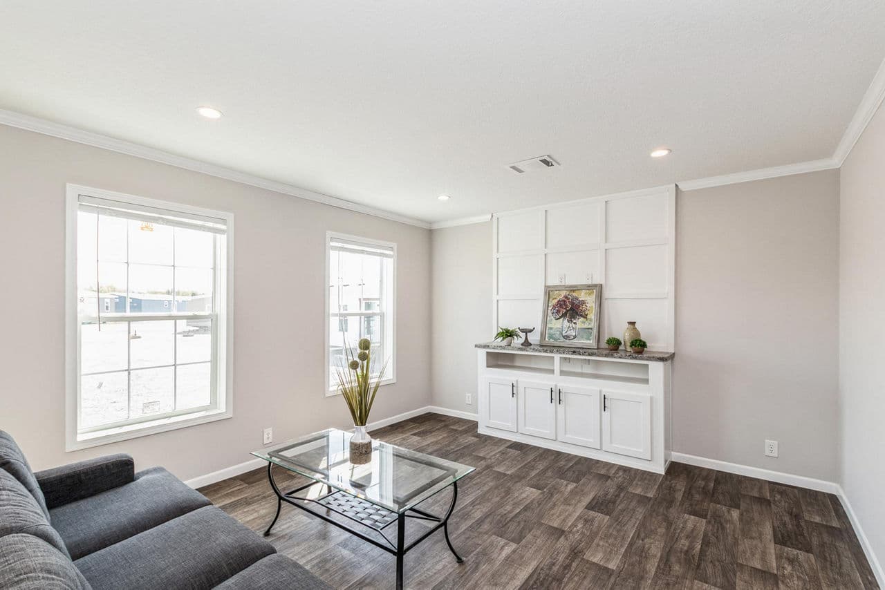 Pursuit interior home features