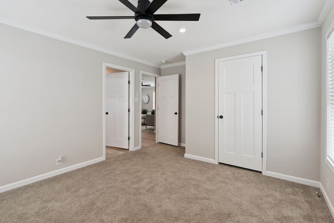 Driftwood bedroom home features