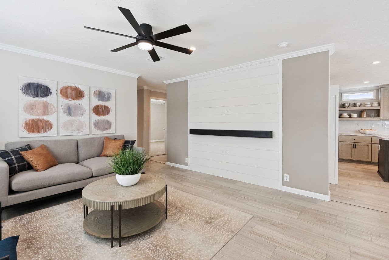 Driftwood  home features